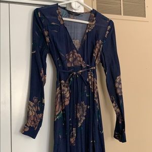 Knot Sisters Floral Wrap Dress Sz. small